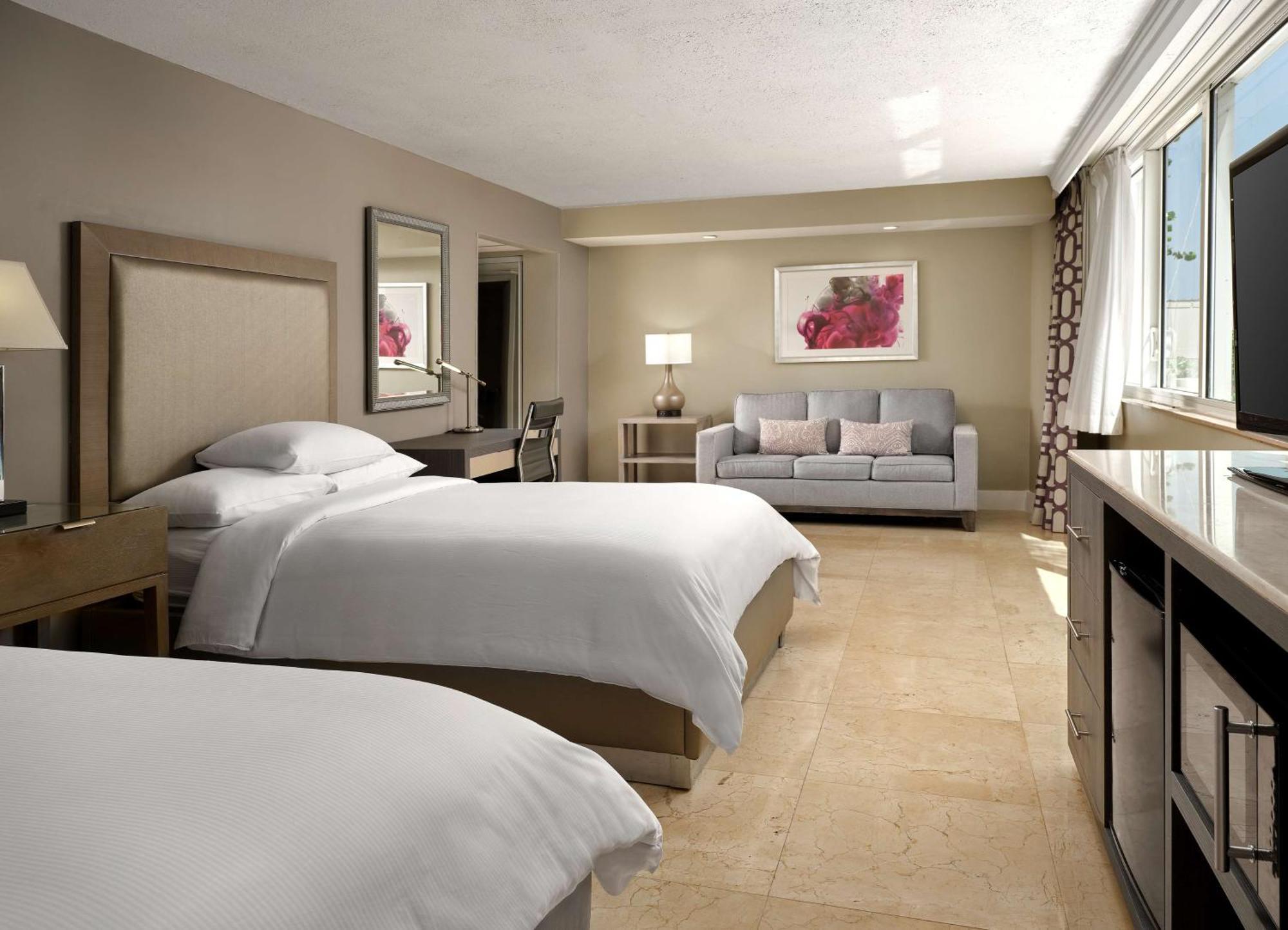 Doubletree By Hilton Grand Hotel Biscayne Bay Майами Экстерьер фото